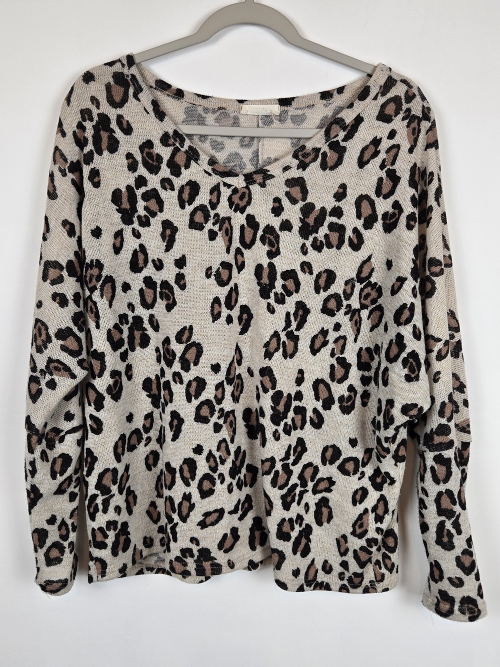 Hopely Leopard Print Long Sleeve Lightweight & Airy Women's Sweater Oversized